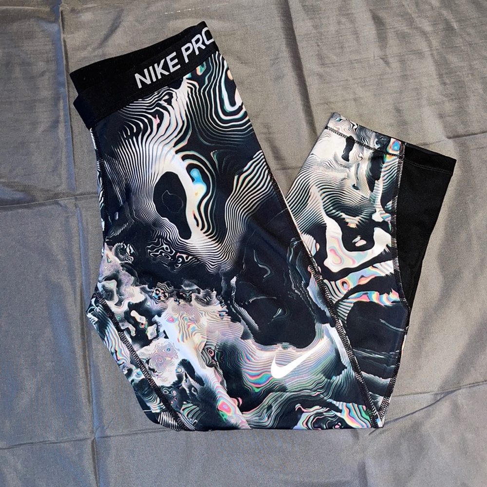 Nike pro capri leggings